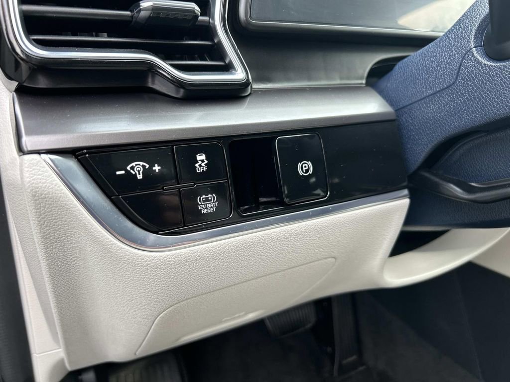 Certified 2025 Kia Sportage EX image 18