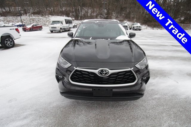 Used 2022 Toyota Highlander XLE image 2