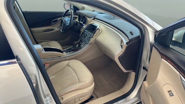 Used 2010 Buick LaCrosse CXS FWD image 16