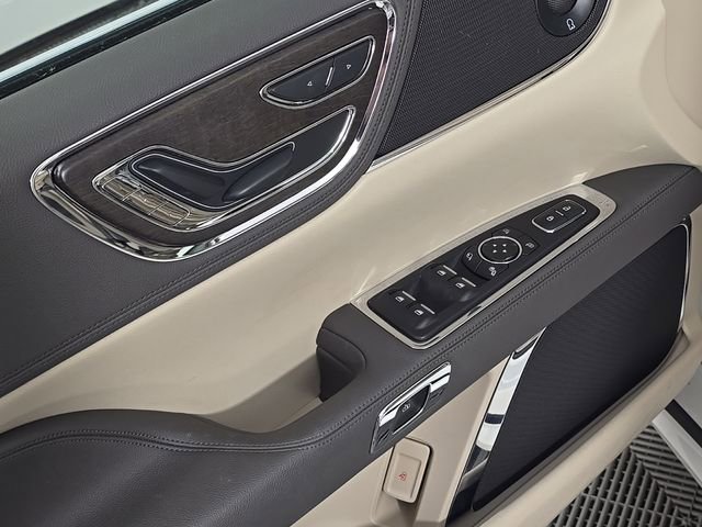 Used 2020 Lincoln Continental AWD w/ Premium Package image 16
