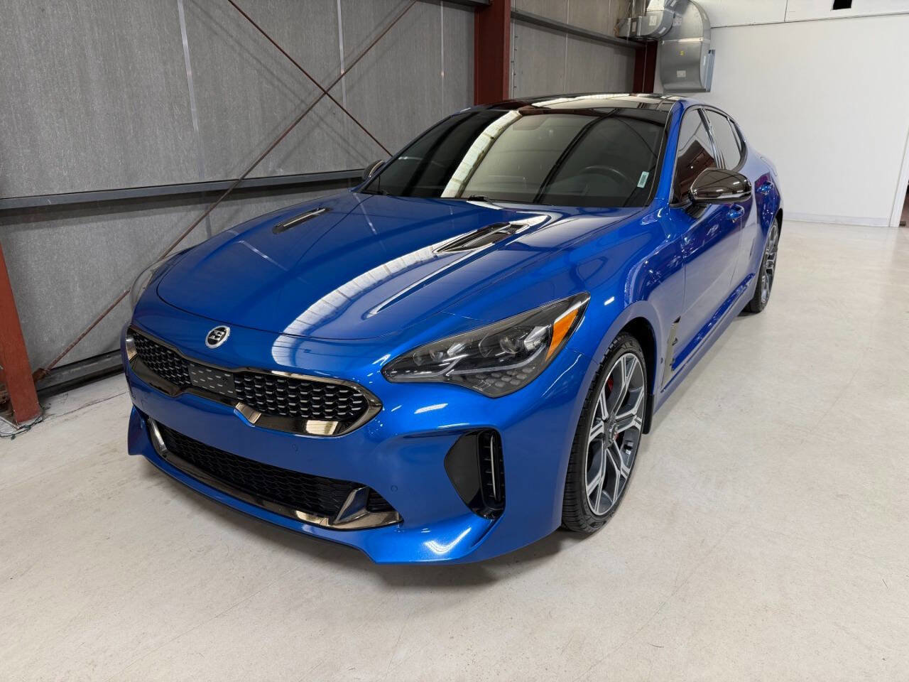 Used 2021 Kia Stinger GT2 image 2