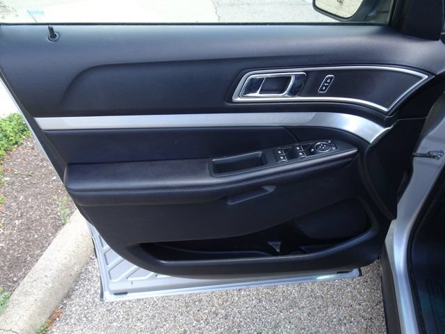 Used 2016 Ford Explorer XLT FWD image 8