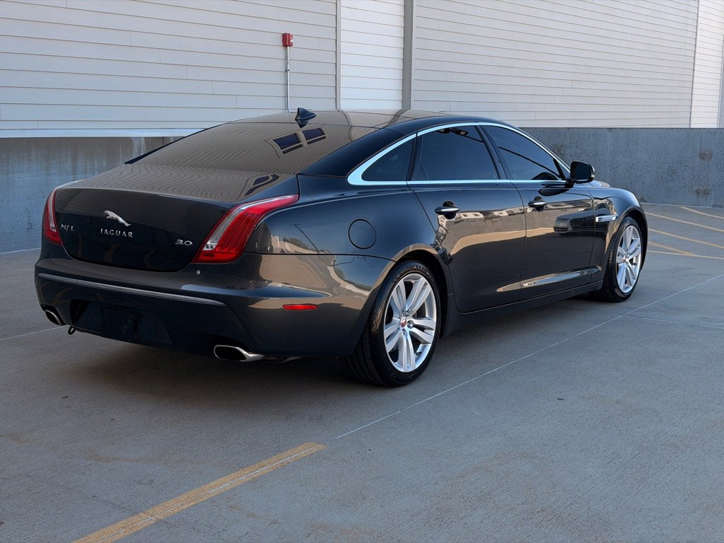 Used 2014 Jaguar XJ L Portfolio RWD image 3