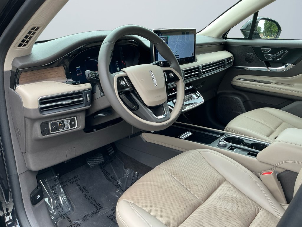 Used 2023 Lincoln Corsair Reserve AWD/4WD image 11