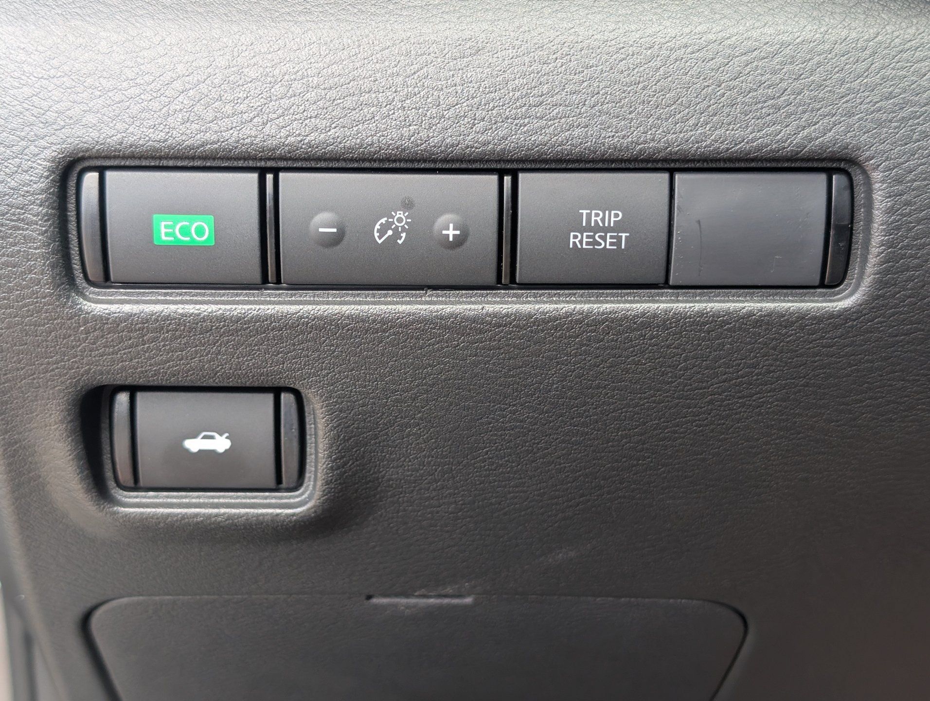 Used 2025 Nissan Sentra SR FWD image 24