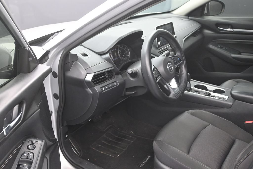 Used 2019 Nissan Altima 2.5 SV FWD image 11