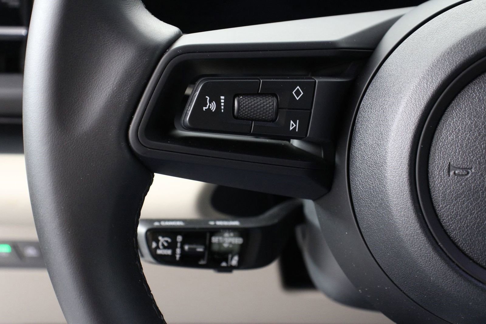 Certified 2025 Porsche Macan 4 Electric AWD/4WD image 14