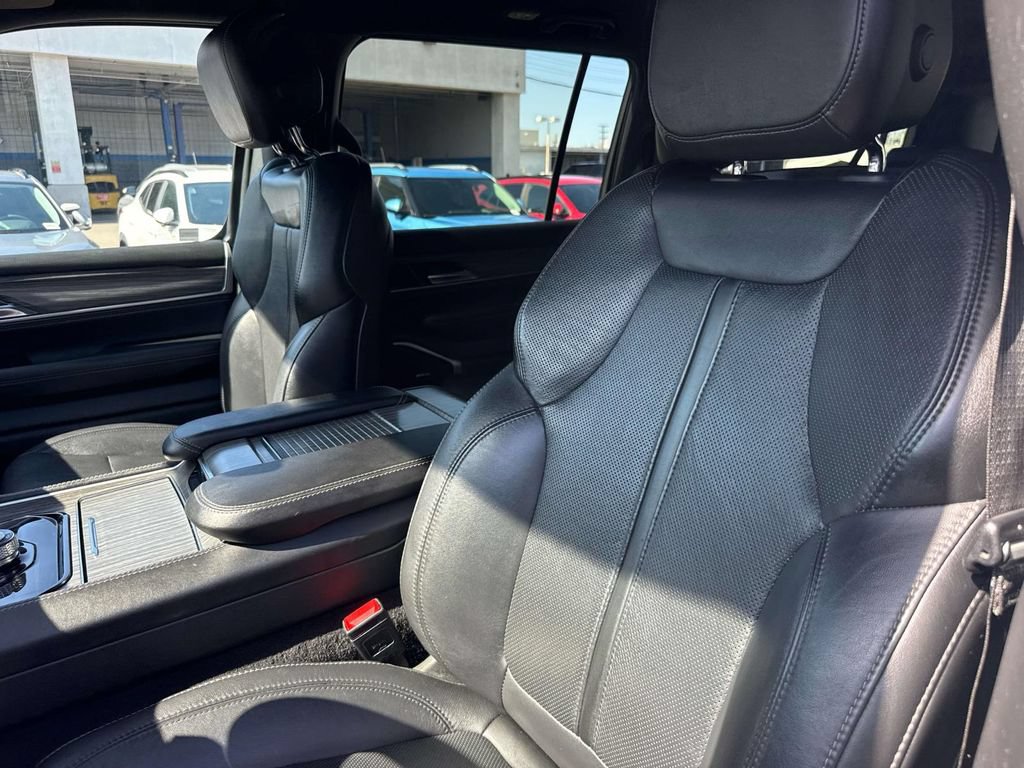 Used 2024 Jeep Wagoneer L Series II w/ Flexible Seating Group RWD image 24