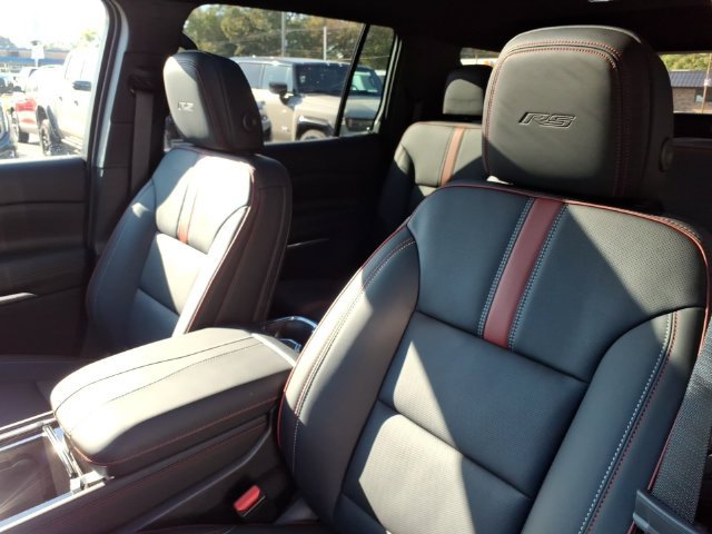 New 2027 Chevrolet Traverse RS w/ LPO, Floor Liner Package AWD/4WD image 7