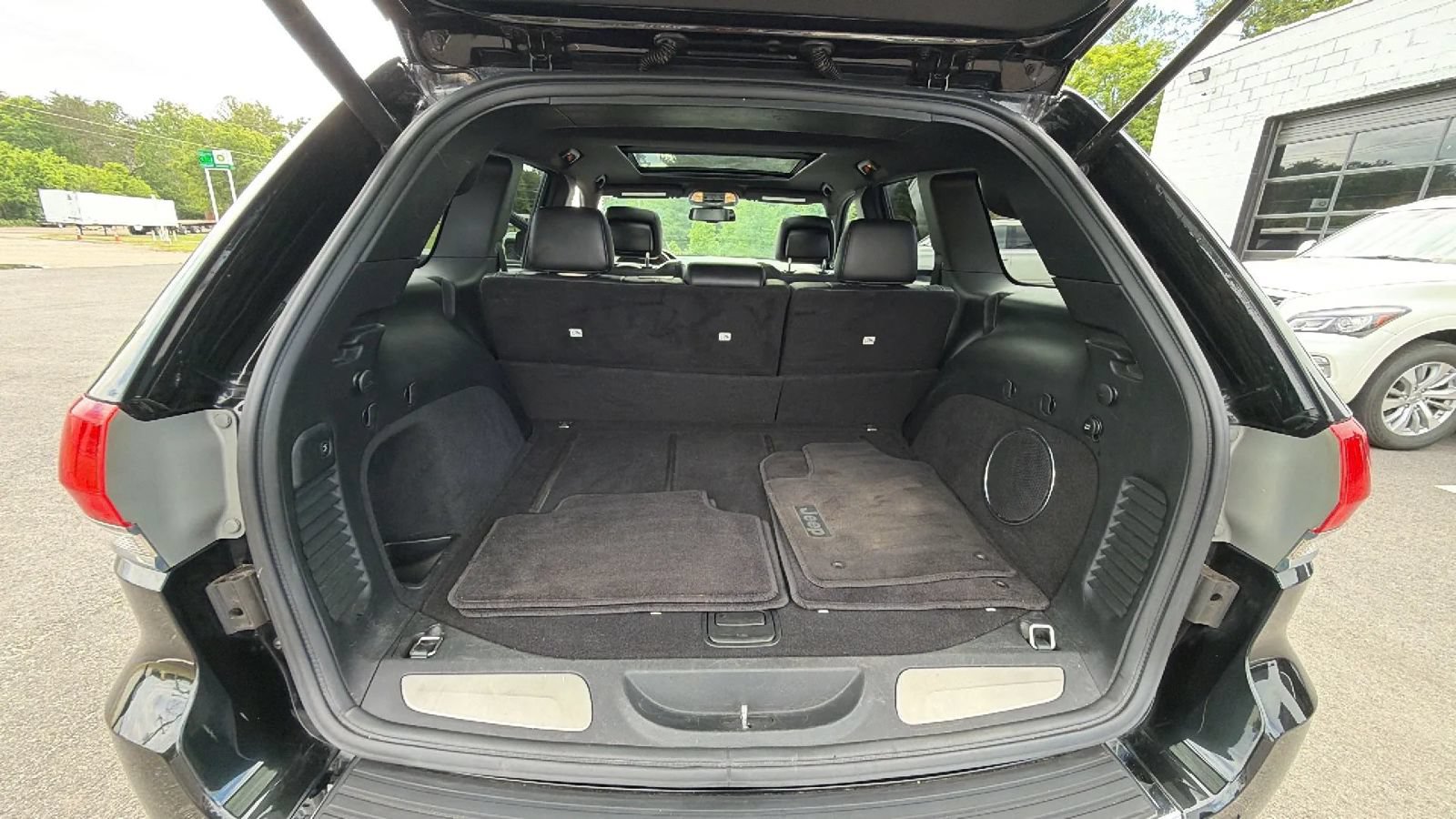 Used 2015 Jeep Grand Cherokee Limited w/ Luxury Group II RWD image 53