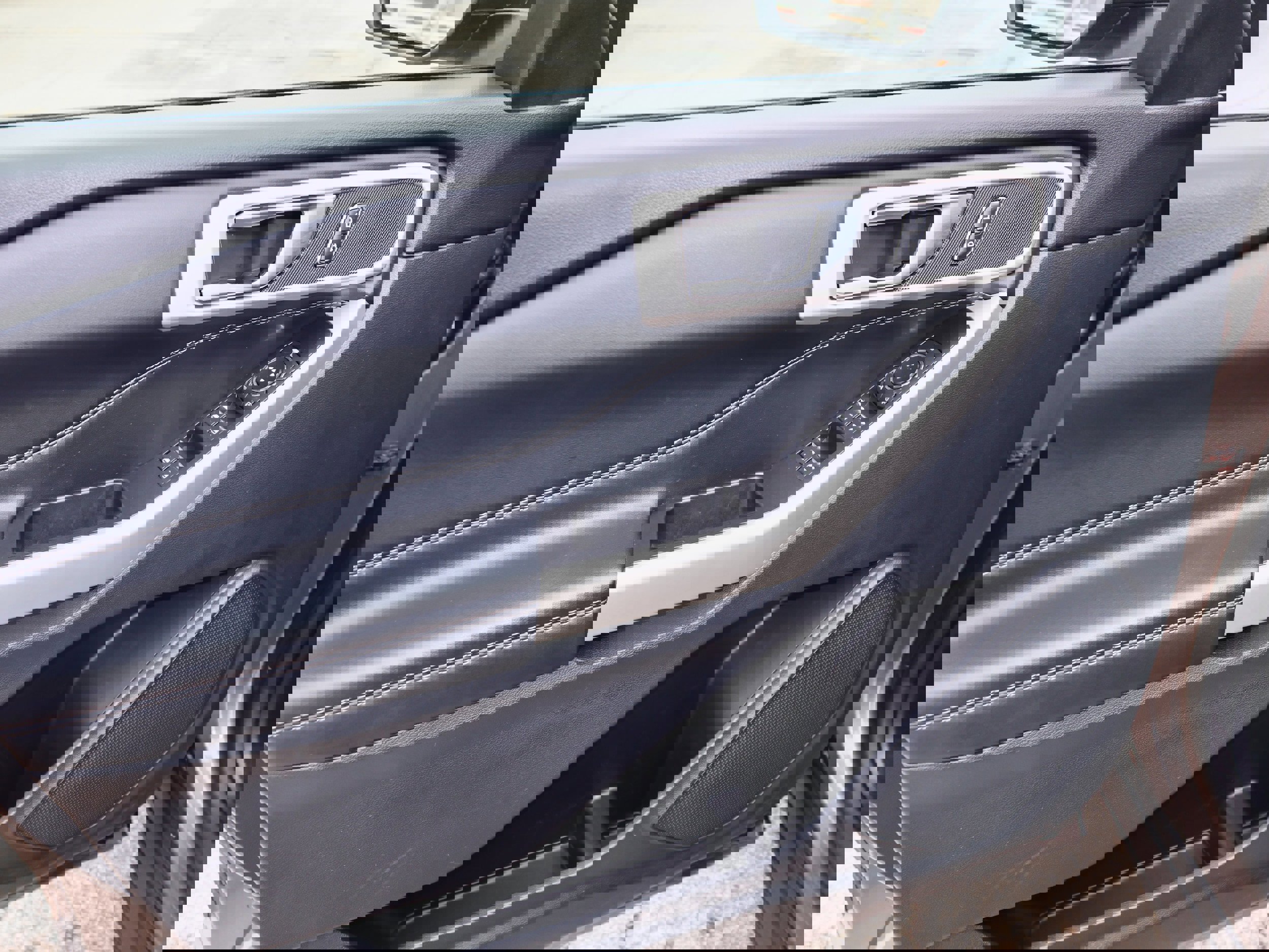 Used 2021 Ford Explorer XLT w/ Equipment Group 202A image 15