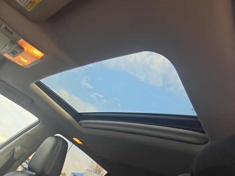 Used 2018 Toyota Highlander XLE FWD image 25