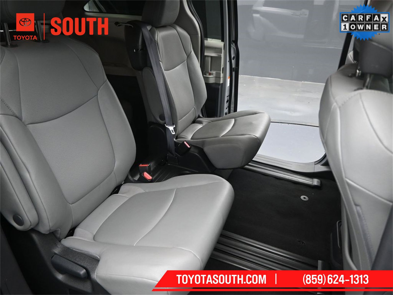 Used 2024 Toyota Sienna XLE image 25