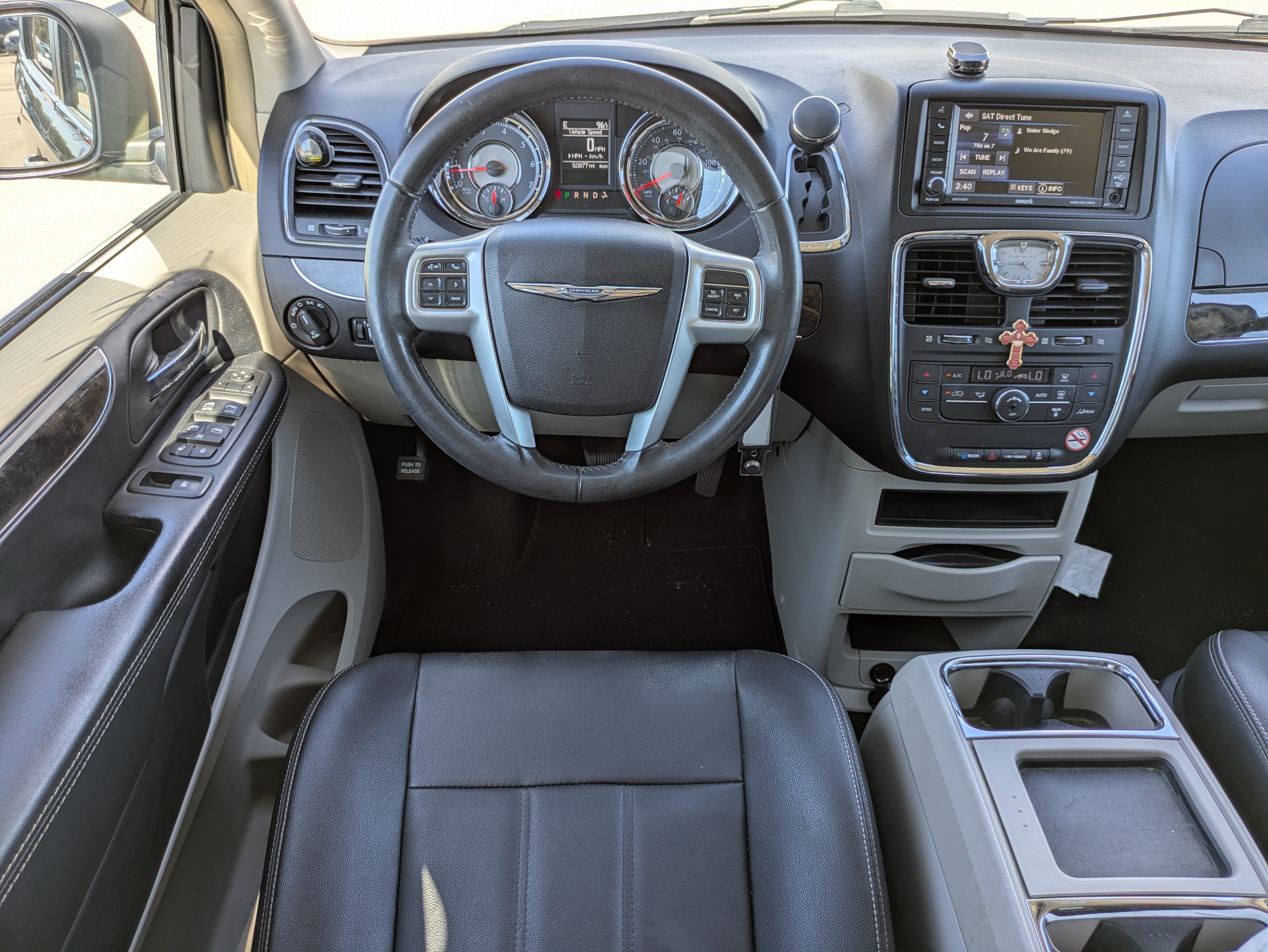 Used 2016 Chrysler Town & Country Touring FWD image 16