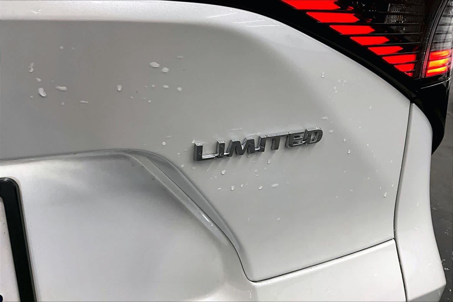 Used 2024 Toyota bZ4X FWD image 30