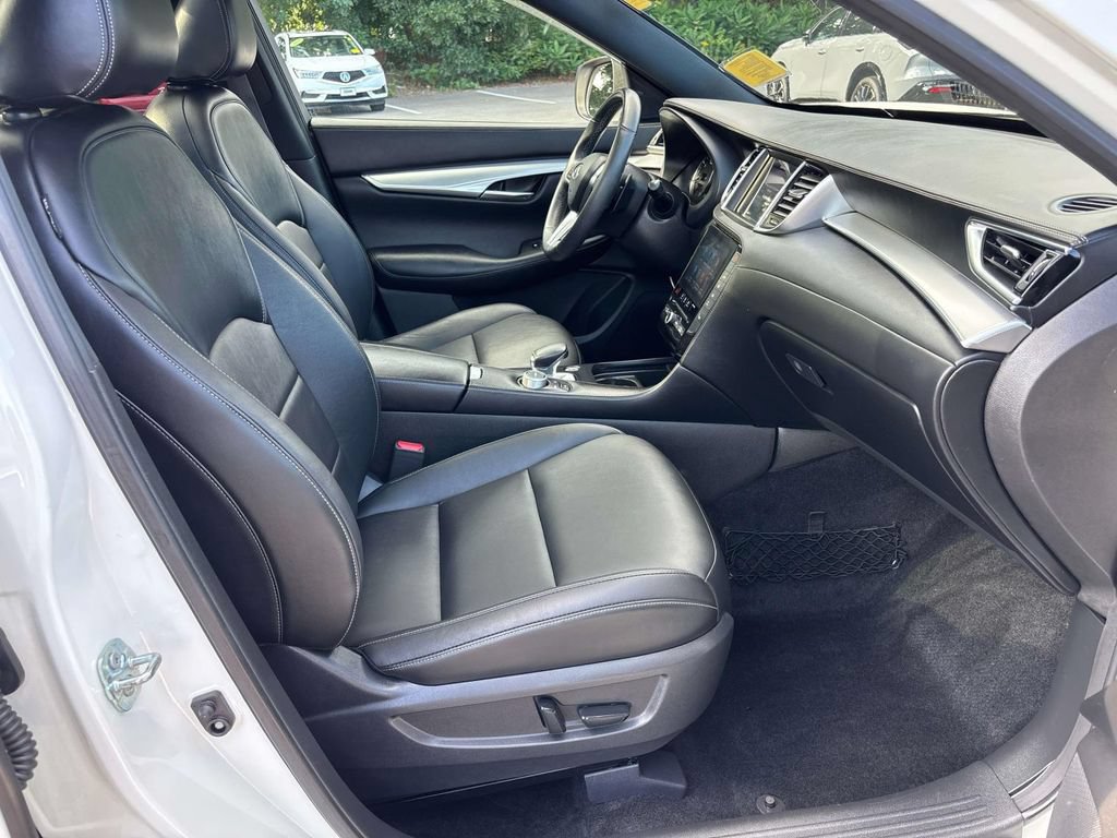 Used 2021 INFINITI QX50 Luxe w/ Appearance Package AWD/4WD image 17