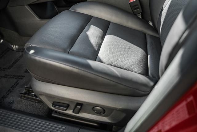 Used 2022 Nissan Rogue SV w/ SV Premium Package image 32