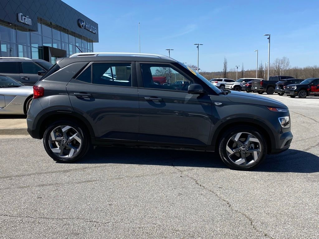 Used 2024 Hyundai Venue SEL image 9