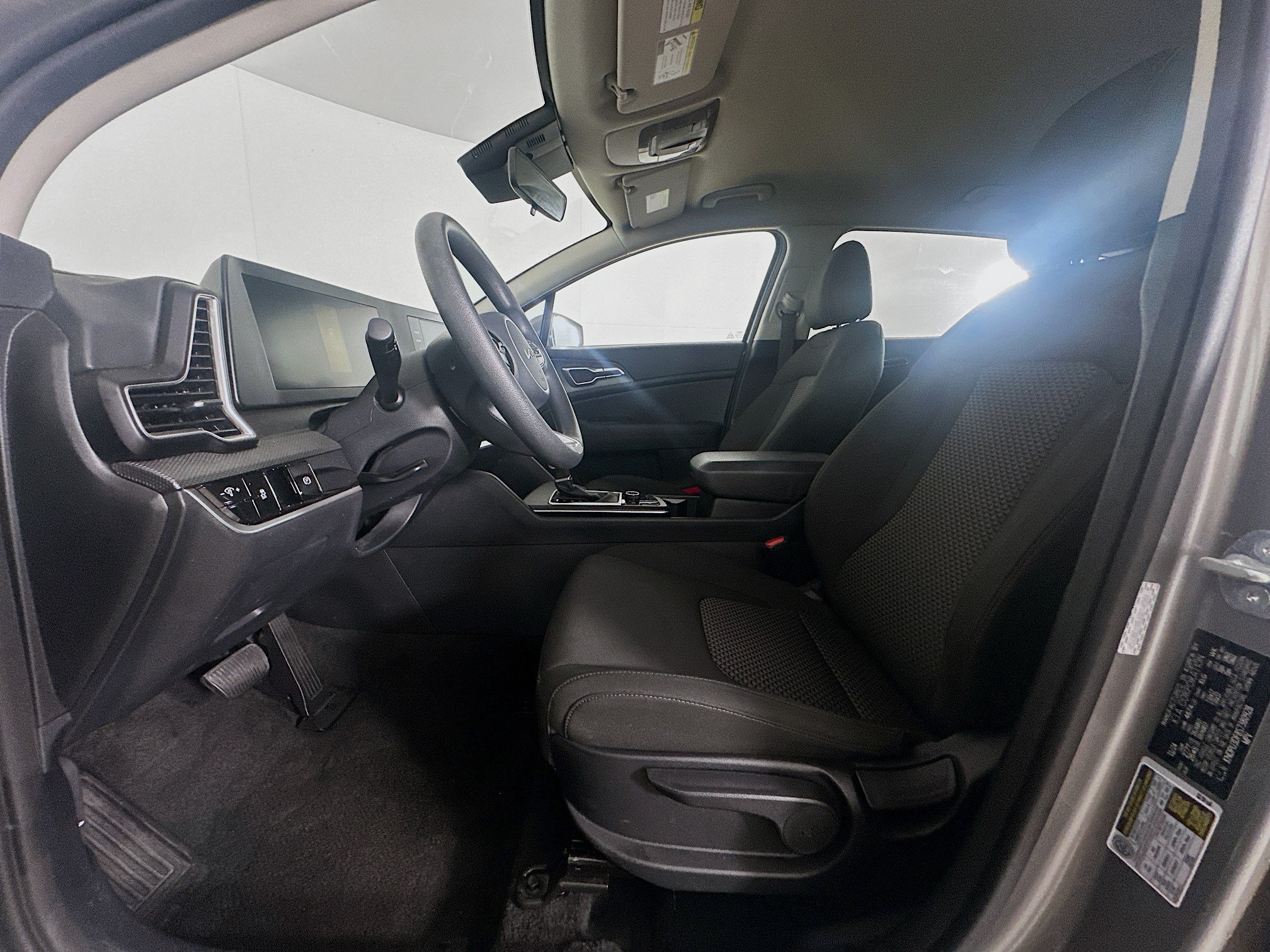 Used 2025 Kia Sportage LX FWD image 13