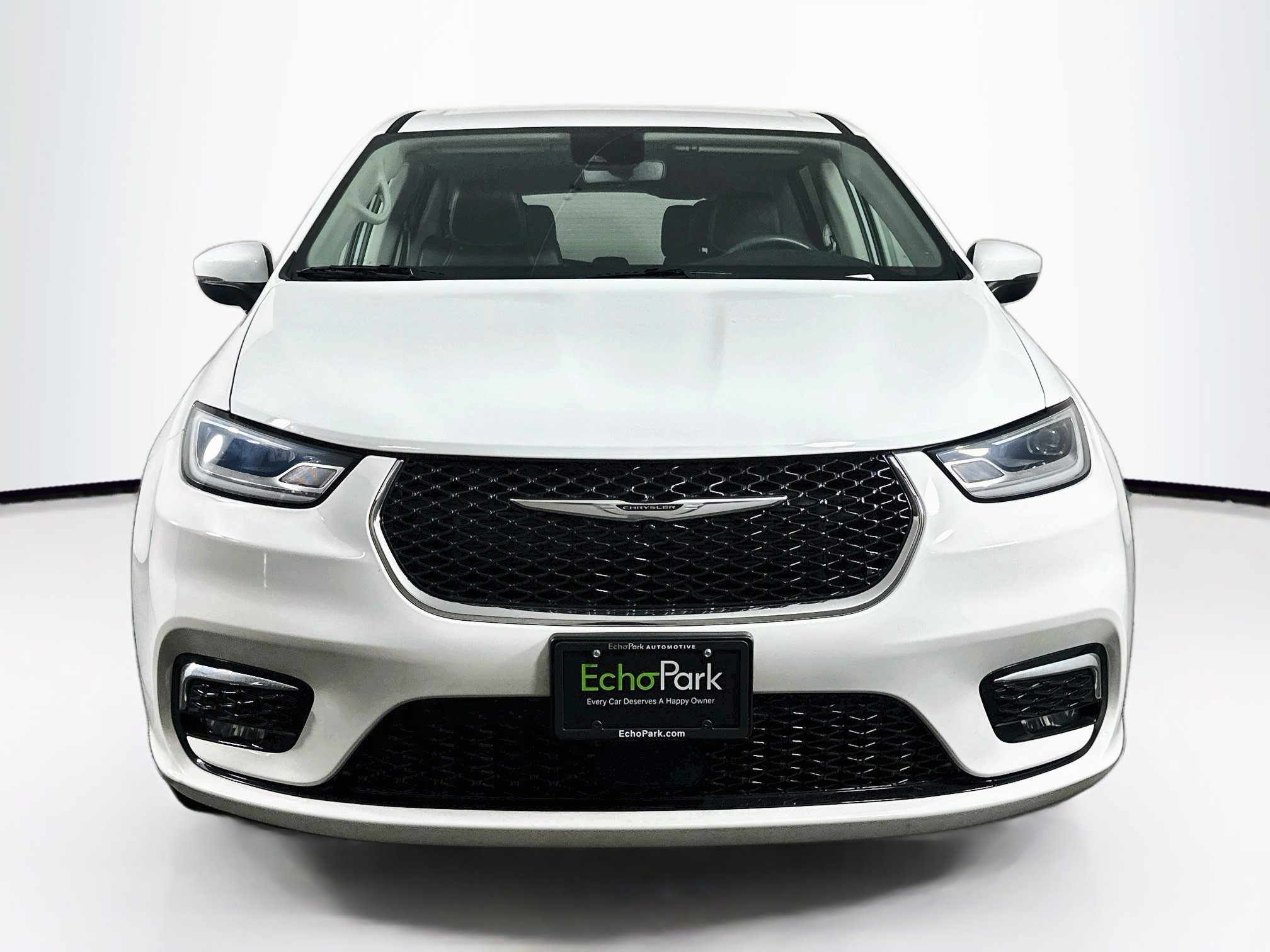 Used 2023 Chrysler Pacifica Touring-L AWD/4WD image 2