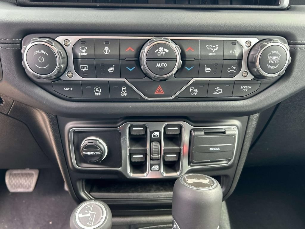 New 2026 Jeep Wrangler Unlimited Sahara AWD/4WD image 12