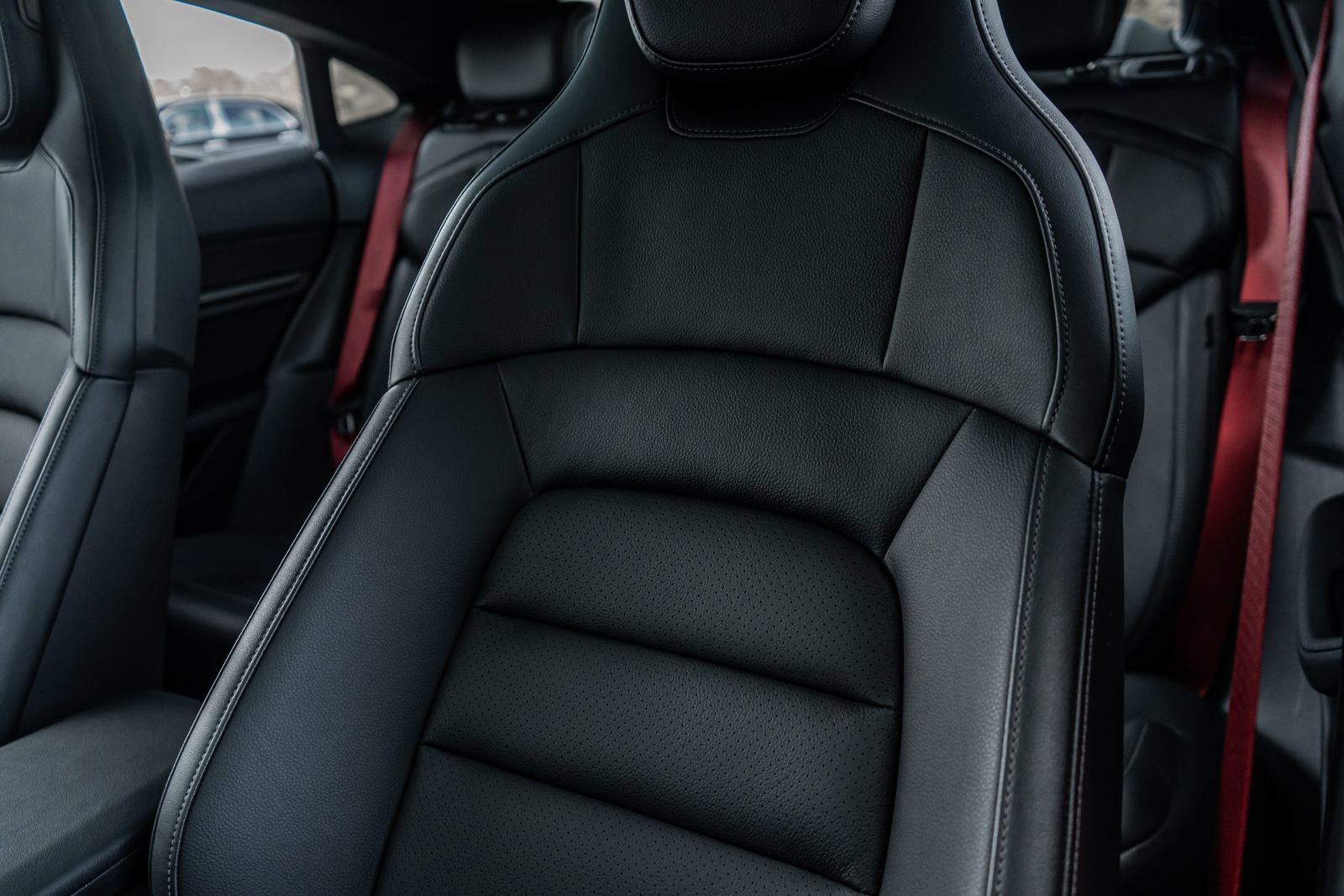 Used 2025 Porsche Taycan image 29