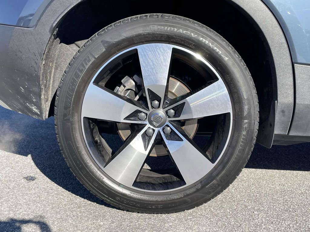 Used 2021 Volvo XC40 T5 Momentum w/ Premium Package image 31