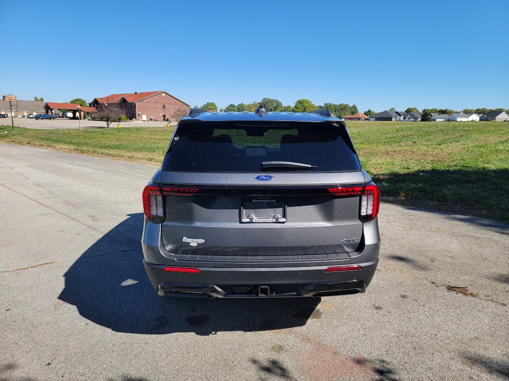 New 2026 Ford Explorer ST-Line w/ ST-Line Street Pack image 12