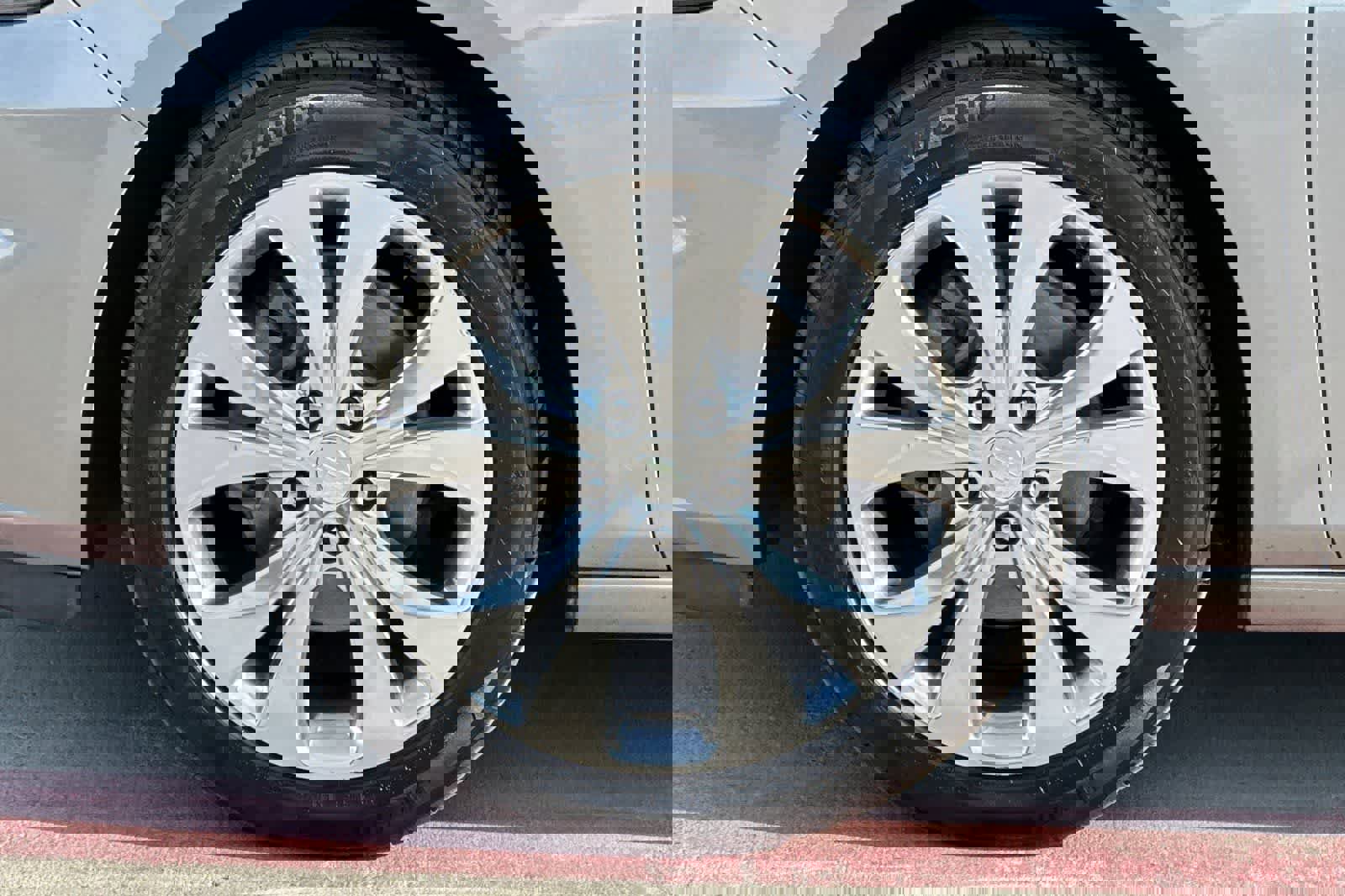 Used 2017 Chevrolet Malibu Premier image 36