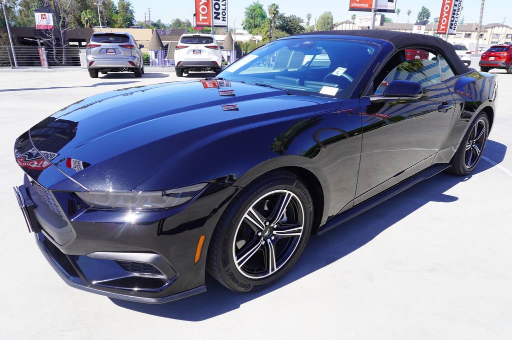 Used 2025 Ford Mustang EcoBoost image 5