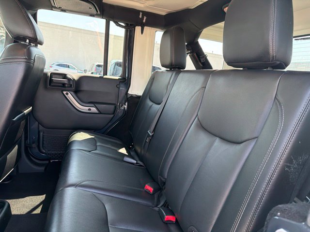 Used 2018 Jeep Wrangler Unlimited Sahara AWD/4WD image 17