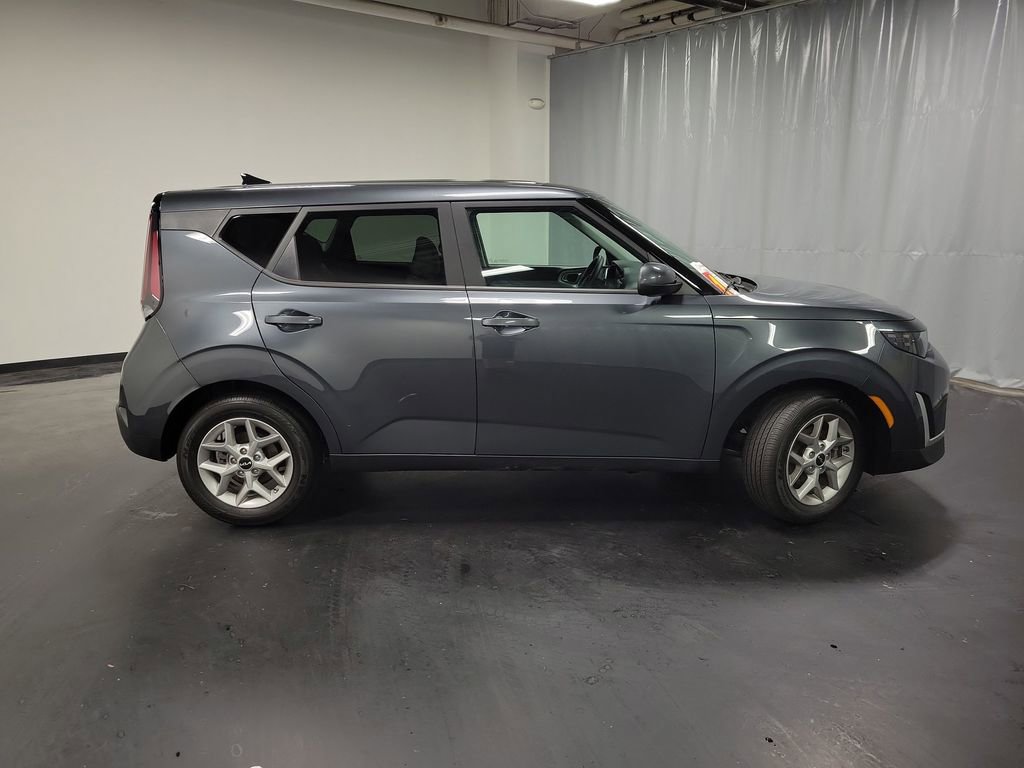 Used 2025 Kia Soul LX FWD image 9