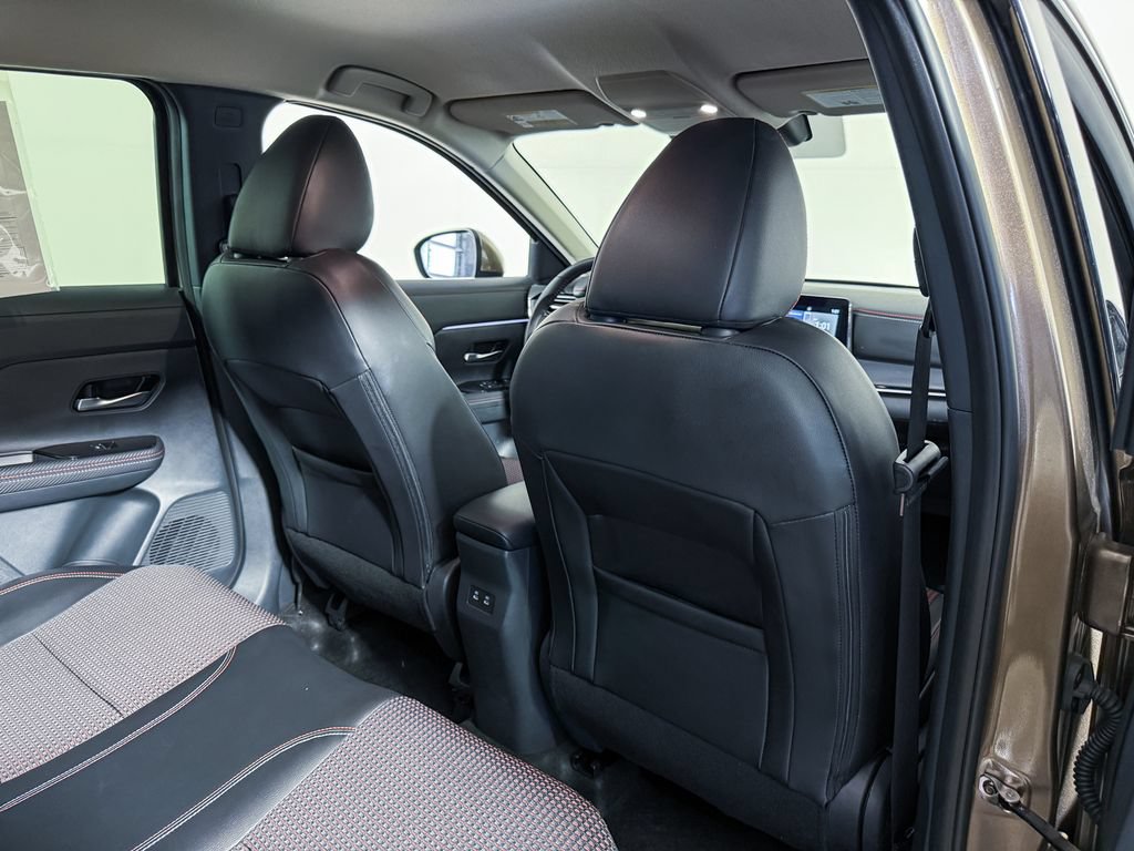 Certified 2025 Nissan Kicks SR AWD/4WD image 45