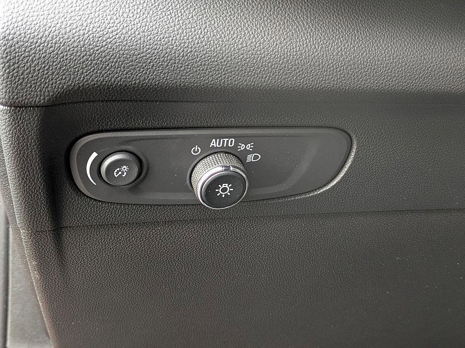 Used 2023 Buick Envision Essence image 16