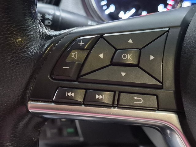 Used 2019 Nissan Rogue SV w/ Premium Package FWD image 16