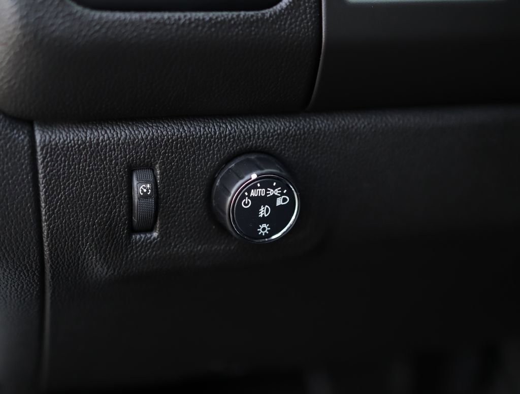 Used 2017 Chevrolet Colorado LT w/ LT Convenience Package image 10