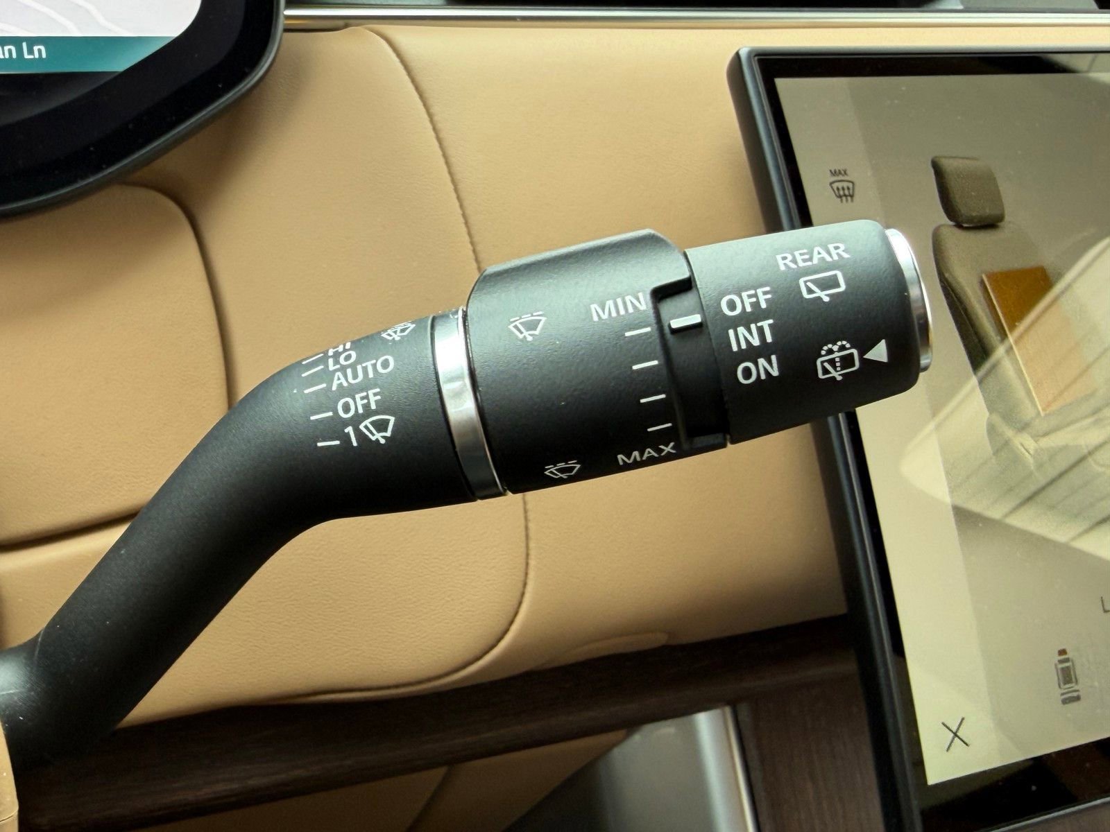Used 2024 Land Rover Range Rover SE image 13