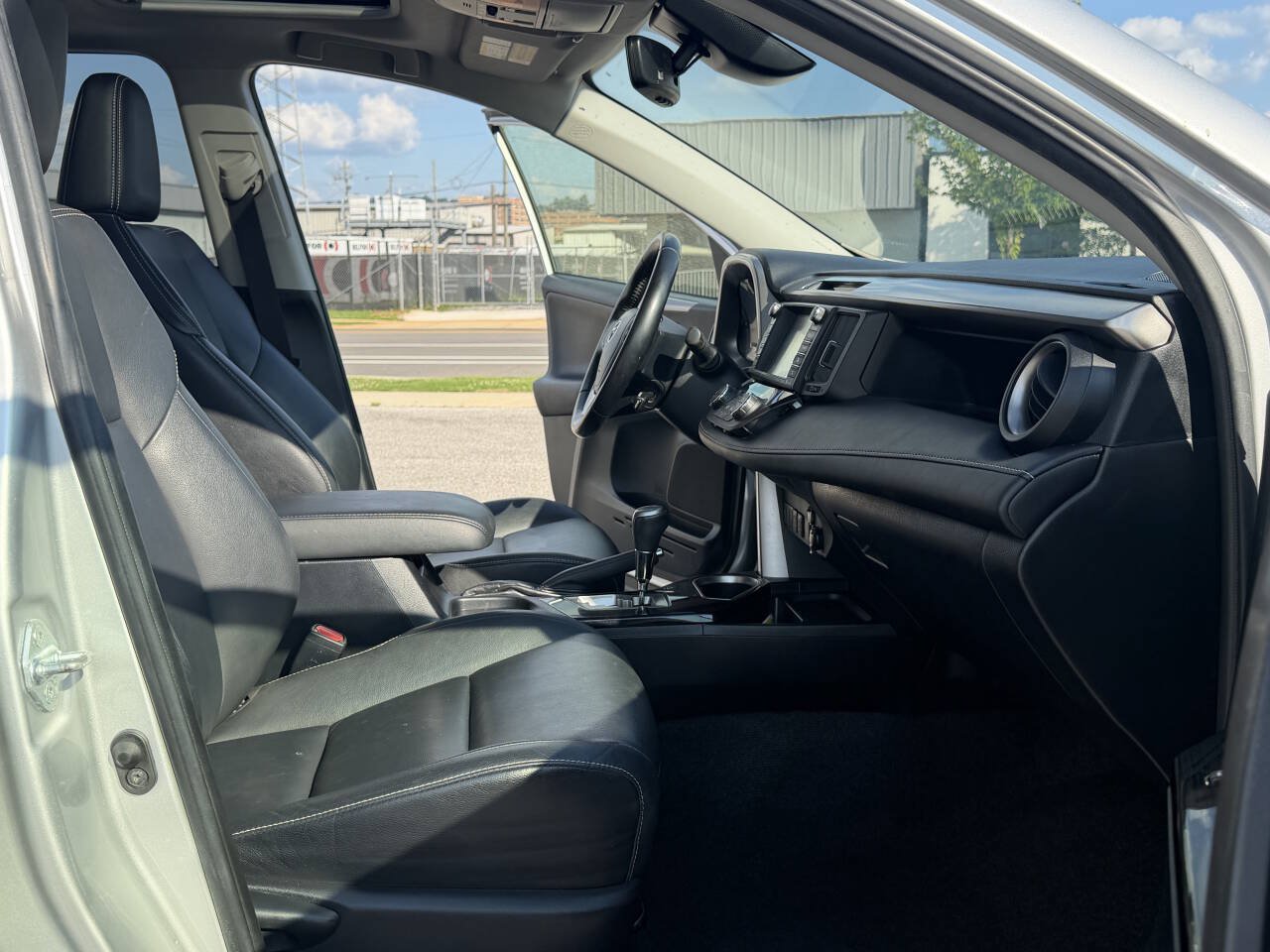 Used 2016 Toyota RAV4 Limited AWD/4WD image 23