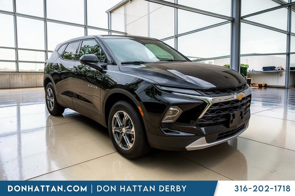 Used 2025 Chevrolet Blazer LT FWD image 34