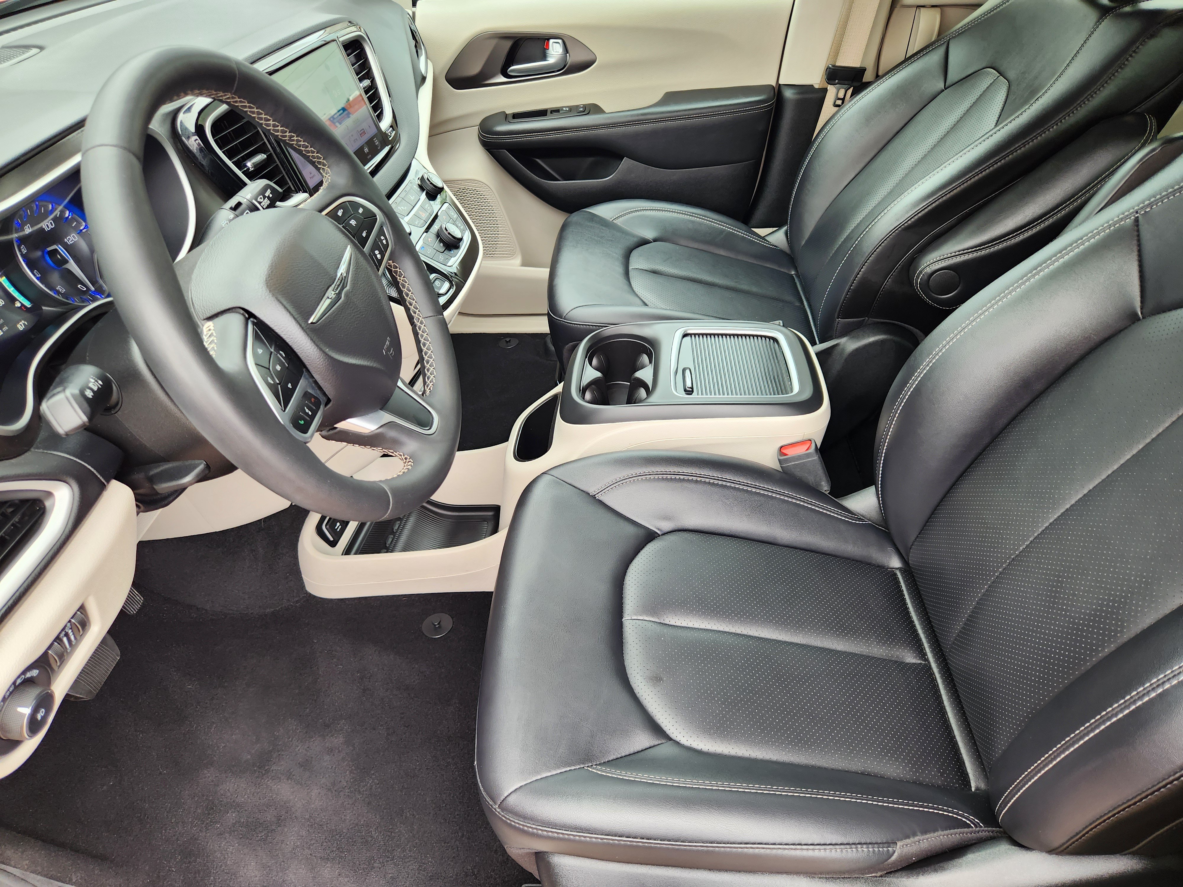 Used 2024 Chrysler Pacifica Touring-L FWD image 14