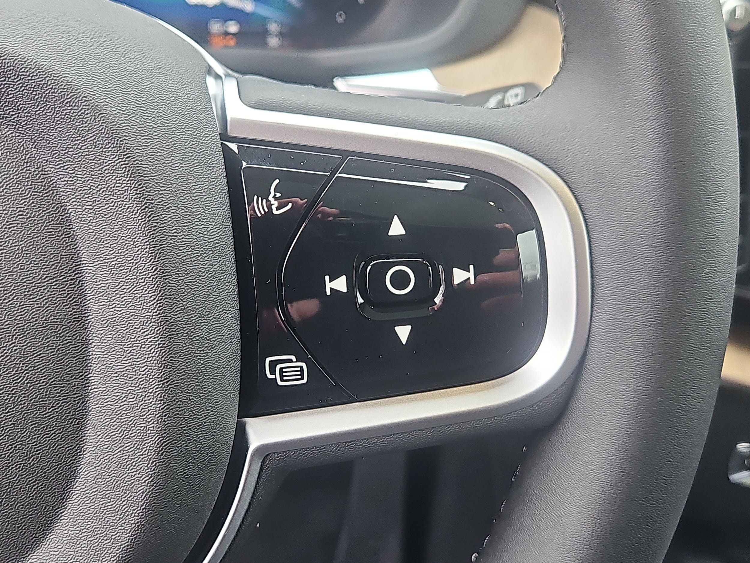 New 2026 Volvo XC60 T8 Ultra w/ Protection Package Premier AWD/4WD image 17