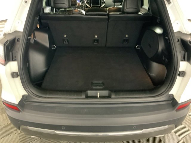 Used 2019 Jeep Cherokee Limited image 31