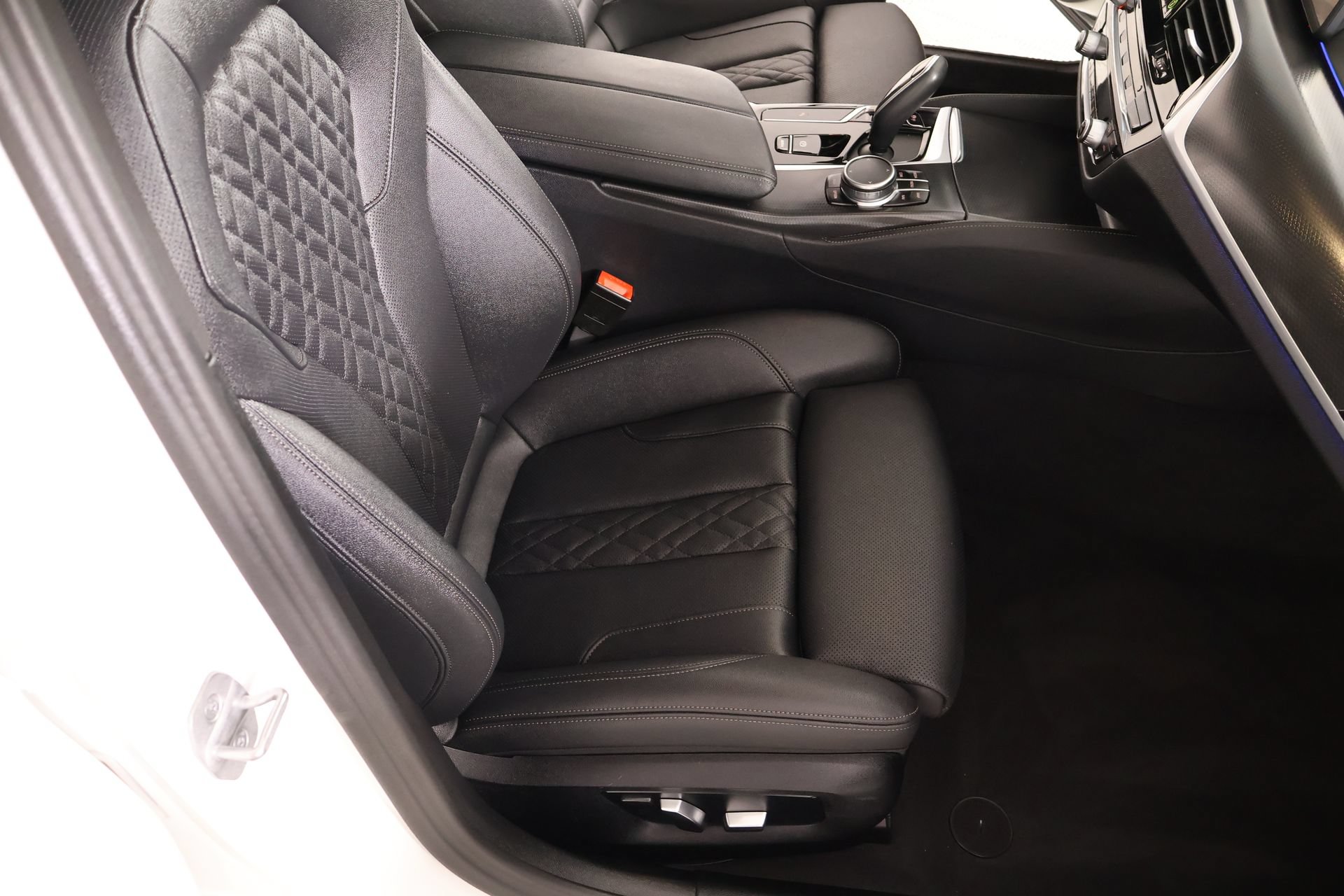 Used 2023 BMW 530i xDrive w/ M Sport Package AWD/4WD image 14