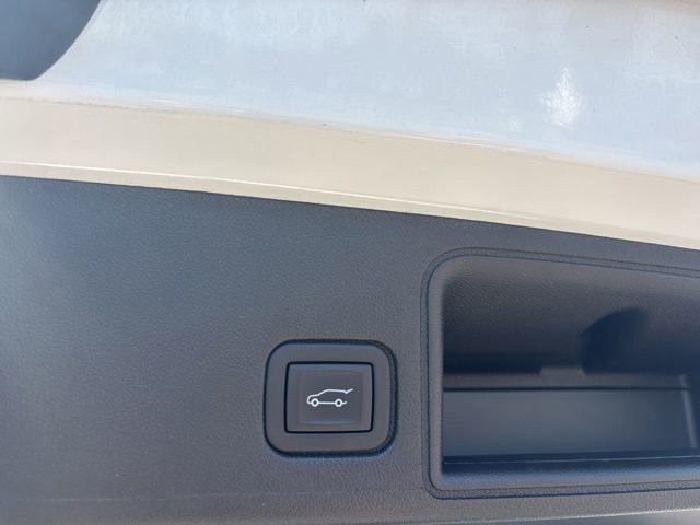 Used 2024 GMC Terrain SLT AWD/4WD image 15