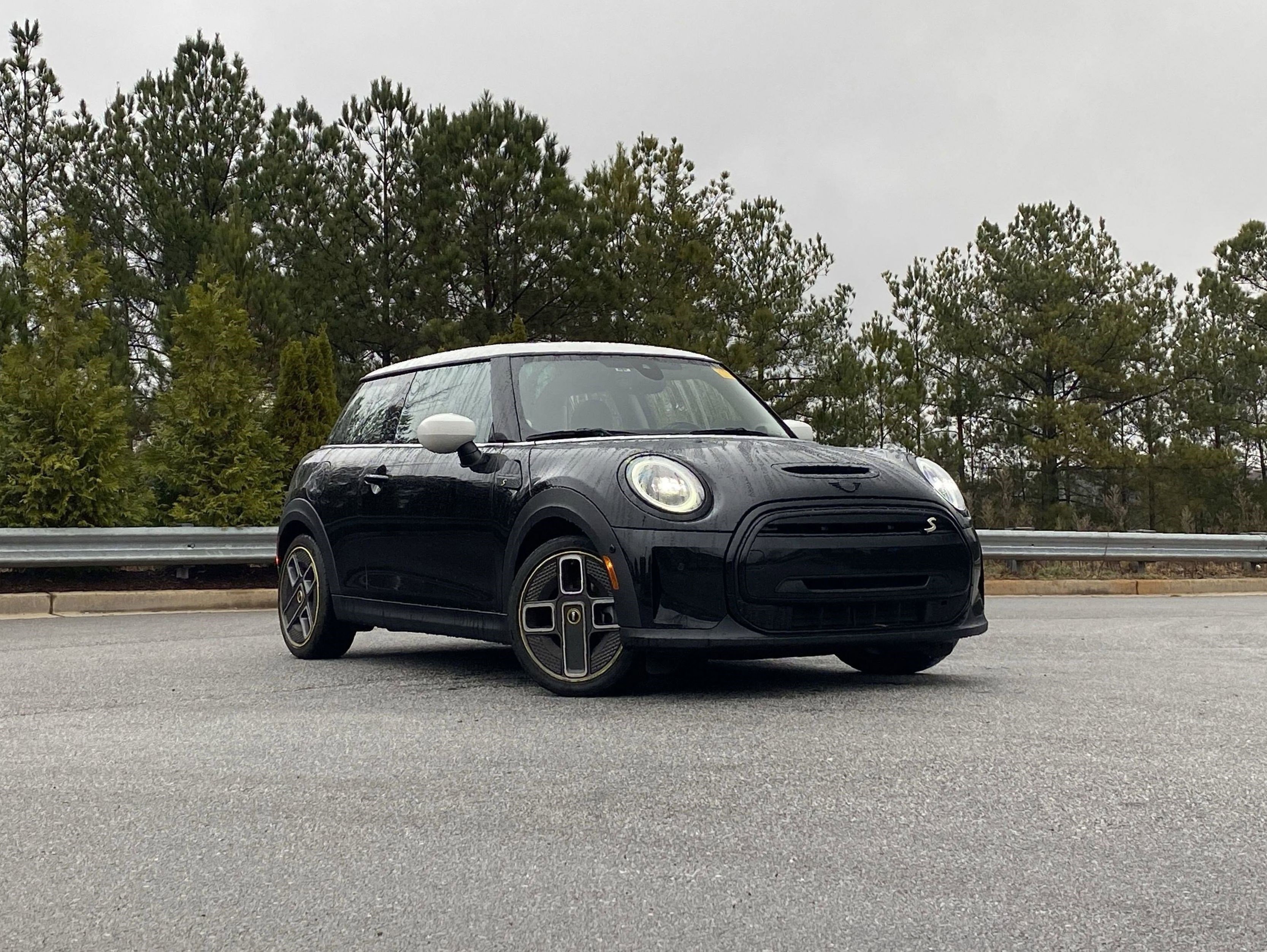 Certified 2024 MINI Cooper SE image 2