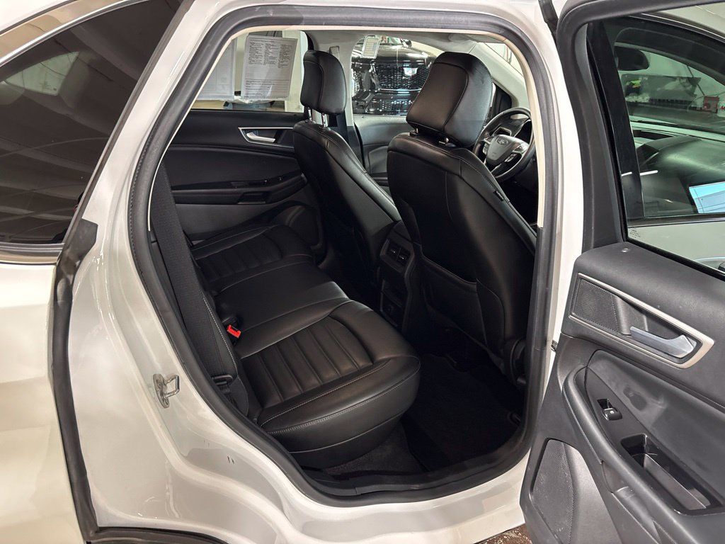 Used 2020 Ford Edge SEL w/ Cold Weather Package AWD/4WD image 23