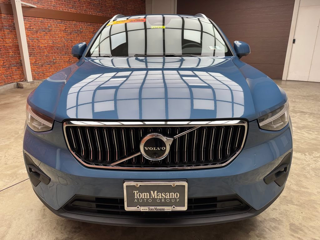 Used 2024 Volvo XC40 B5 Plus AWD/4WD image 8