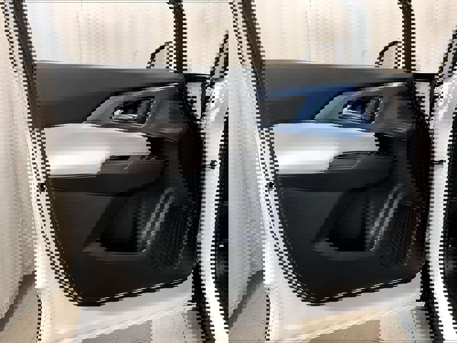 Used 2025 Chevrolet Equinox EV LT image 9