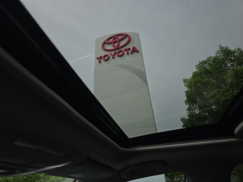 Used 2023 Toyota RAV4 XLE Premium FWD image 33