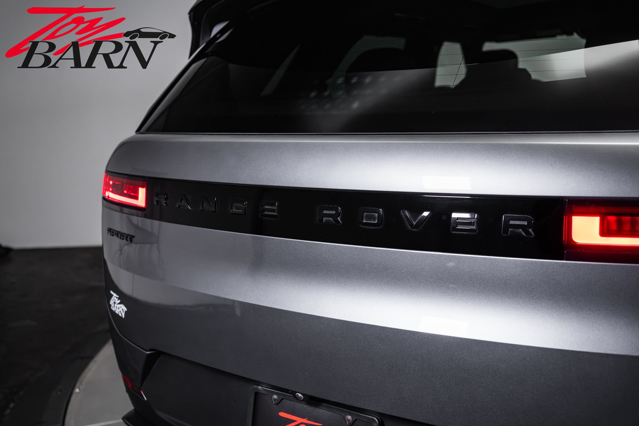 Used 2025 Land Rover Range Rover Sport SE AWD/4WD image 12